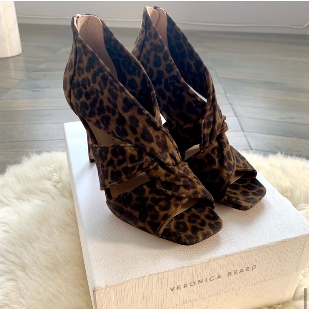 NWT Veronica Beard leopard print heels size 6.5M